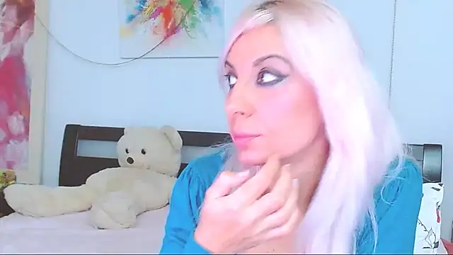 HoneyLara online show from 10/16/25, 11:17