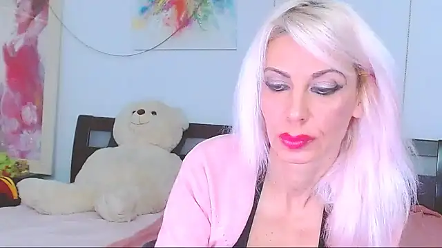 Snapshot of HoneyLara chatting on 12/16/25, 12:15 HoneyLara online show from 12/16/25, 12:15