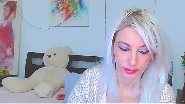 Snapshot of HoneyLara chatting on 01/09/26, 12:02 HoneyLara online show from 01/09/26, 12:02