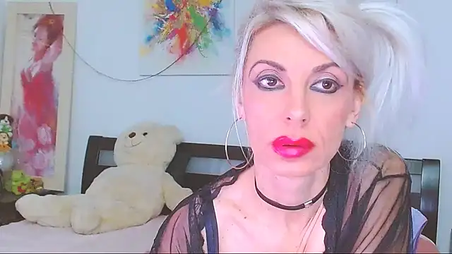 Snapshot of HoneyLara chatting on 01/11/26, 11:43 HoneyLara online show from 01/11/26, 11:43