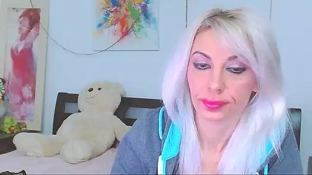 Snapshot of HoneyLara chatting on 01/13/26, 10:48 HoneyLara online show from 01/13/26, 10:48