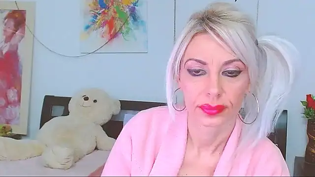 Snapshot of HoneyLara chatting on 01/18/26, 12:47 HoneyLara online show from 01/18/26, 12:47