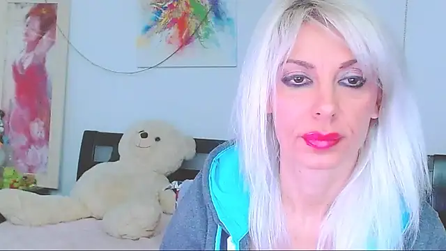 Snapshot of HoneyLara chatting on 01/18/26, 11:30 HoneyLara online show from 01/18/26, 11:30