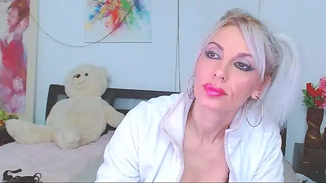 Snapshot of HoneyLara chatting on 02/08/26, 07:06 HoneyLara online show from 02/08/26, 07:06