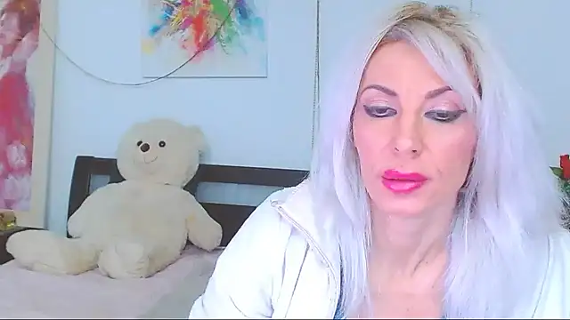 Snapshot of HoneyLara chatting on 02/14/26, 07:21 HoneyLara online show from 02/14/26, 07:21