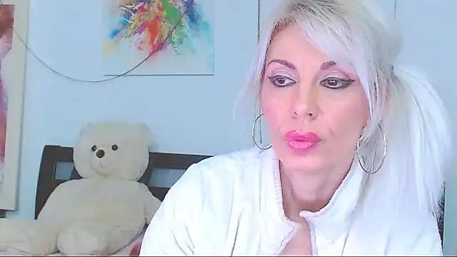 Snapshot of HoneyLara chatting on 02/23/26, 11:35 HoneyLara online show from 02/23/26, 11:35