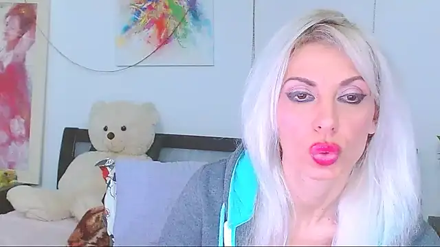 Snapshot of HoneyLara chatting on 02/24/26, 10:52 HoneyLara online show from 02/24/26, 10:52