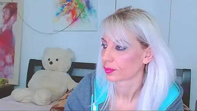 Snapshot of HoneyLara chatting on 02/26/26, 12:53 HoneyLara online show from 02/26/26, 12:53