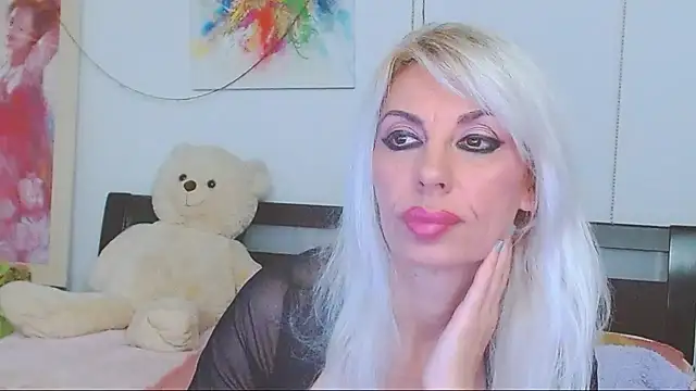 HoneyLara online show from 04/11/26, 09:30