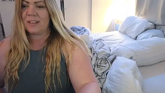 JESS LOVES online show from 01/24/25, 05:10