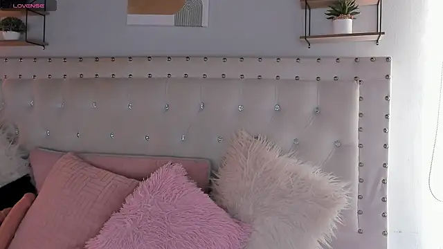 Snapshot of Atenea_Klett_ chatting on 09/26/25, 01:59 Atenea Klett  online show from 09/26/25, 01:59