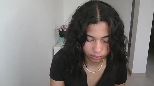 Snapshot of dark_enchantress_ chatting on 12/21/24, 10:30 dark enchantress online show from 12/21/24, 10:30