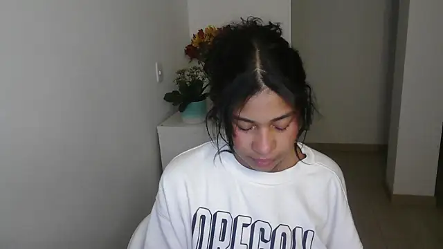 Snapshot of dark_enchantress_ chatting on 01/21/25, 12:04 dark enchantress online show from 01/21/25, 12:04