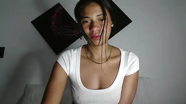 Snapshot of dark_enchantress_ chatting on 11/01/25, 10:34 dark enchantress online show from 11/01/25, 10:34