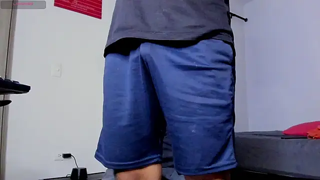 Snapshot of Cloudy_pigDude chatting on 03/13/25, 06:05 Cloudy pigDude online show from 03/13/25, 06:05