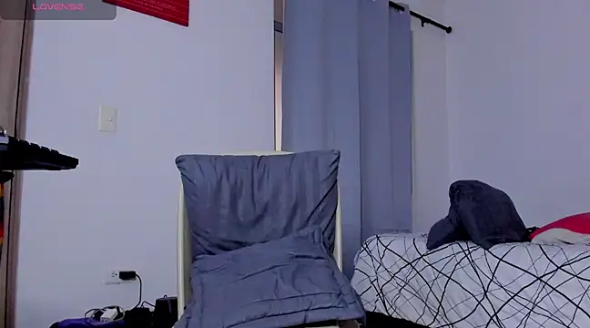 Snapshot of Cloudy_pigDude chatting on 03/14/25, 08:21 Cloudy pigDude online show from 03/14/25, 08:21