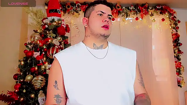 Snapshot of Thomas_chubbyxhot chatting on 12/22/24, 03:22 Thomas chubbyxhot online show from 12/22/24, 03:22