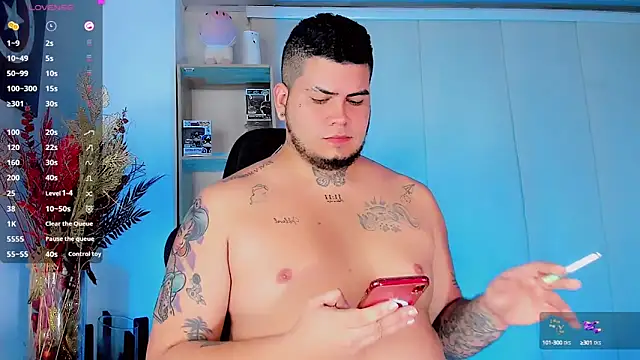 Snapshot of Thomas_chubbyxhot chatting on 02/14/25, 01:34 Thomas chubbyxhot online show from 02/14/25, 01:34