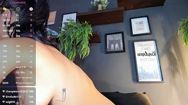 Mackenzie Moore online show from 12/04/24, 12:30