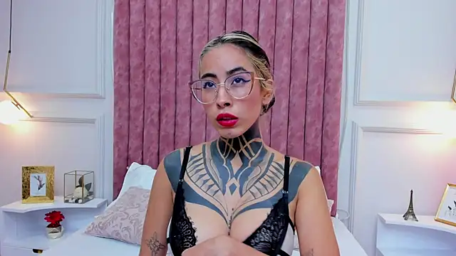 Snapshot of NicoleBlum chatting on 12/30/24, 06:38 NicoleBlum online show from 12/30/24, 06:38