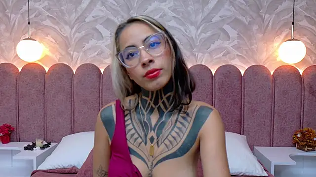 Snapshot of NicoleBlum chatting on 01/27/25, 03:39 NicoleBlum online show from 01/27/25, 03:39