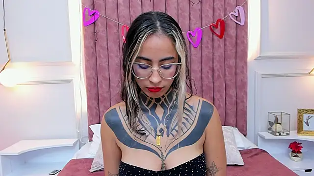 Snapshot of NicoleBlum chatting on 02/12/25, 11:51 NicoleBlum online show from 02/12/25, 11:51