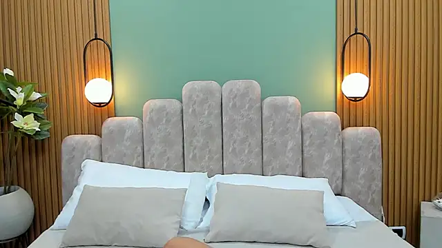 Snapshot of NicoleBlum chatting on 02/18/25, 04:16 NicoleBlum online show from 02/18/25, 04:16