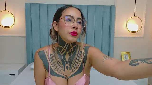 NicoleBlum online show from 04/15/26, 07:54