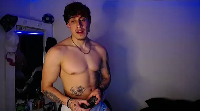 Snapshot of strongboy_ chatting on 12/29/24, 07:39 strongboy online show from 12/29/24, 07:39