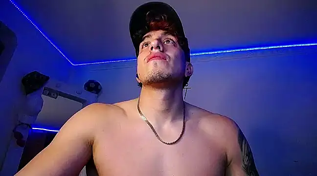 Snapshot of strongboy_ chatting on 12/31/24, 12:00 strongboy online show from 12/31/24, 12:00