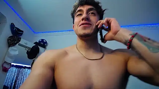 Snapshot of strongboy_ chatting on 10/08/25, 06:49 strongboy online show from 10/08/25, 06:49