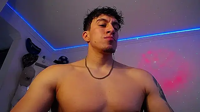 Snapshot of strongboy_ chatting on 11/06/25, 07:04 strongboy online show from 11/06/25, 07:04