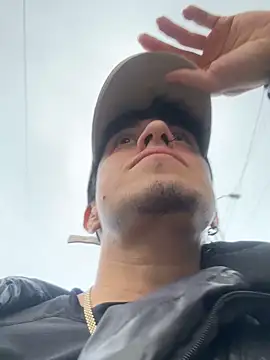 Snapshot of strongboy_ chatting on 12/03/25, 11:30 strongboy online show from 12/03/25, 11:30