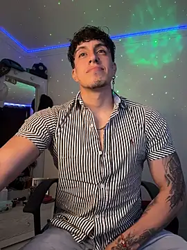 Snapshot of strongboy_ chatting on 12/21/25, 09:11 strongboy online show from 12/21/25, 09:11