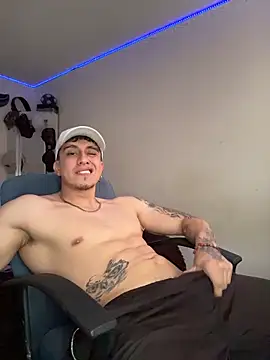 Snapshot of strongboy_ chatting on 05/11/26, 07:11 strongboy online show from 05/11/26, 07:11
