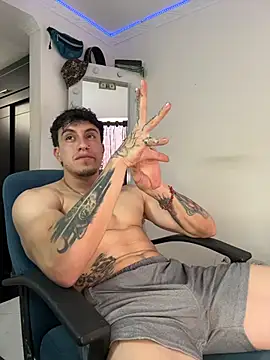 strongboy  online show from 06/25/26, 05:17