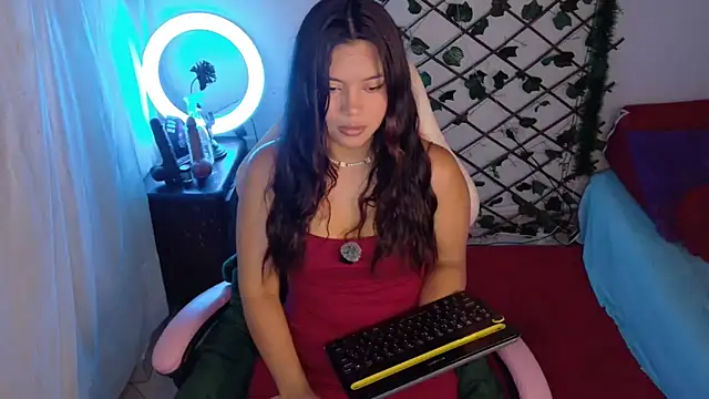Snapshot of -Camila_ chatting on 04/28/26, 02:11 -Camila online show from 04/28/26, 02:11