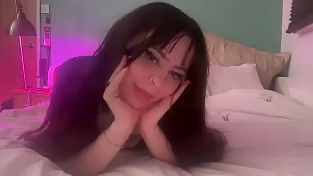 Snapshot of crystalsbaby chatting on 04/13/26, 11:43 crystalsbaby online show from 04/13/26, 11:43