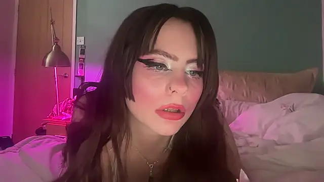 Snapshot of crystalsbaby chatting on 04/16/26, 12:22 crystalsbaby online show from 04/16/26, 12:22