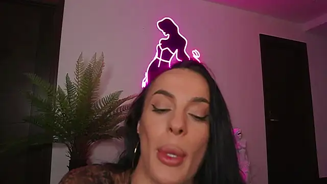 Snapshot of Katyerave chatting on 04/22/26, 08:10 Katyerave online show from 04/22/26, 08:10