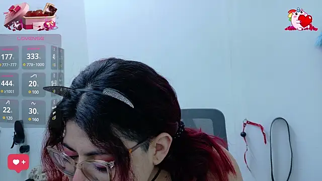 Snapshot of Catwhite_ chatting on 02/18/25, 12:39 Catwhite online show from 02/18/25, 12:39