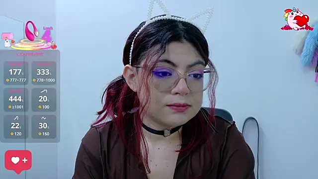 Snapshot of Catwhite_ chatting on 03/11/25, 12:28 Catwhite online show from 03/11/25, 12:28