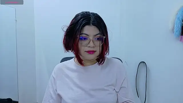 Snapshot of Catwhite_ chatting on 03/21/25, 01:45 Catwhite online show from 03/21/25, 01:45