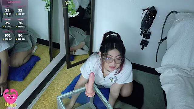 Snapshot of Catwhite_ chatting on 09/10/25, 07:03 Catwhite online show from 09/10/25, 07:03