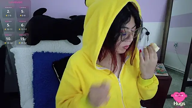 Snapshot of Catwhite_ chatting on 10/04/25, 03:54 Catwhite online show from 10/04/25, 03:54