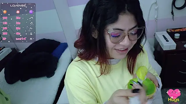 Snapshot of Catwhite_ chatting on 11/06/25, 04:08 Catwhite online show from 11/06/25, 04:08