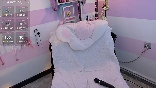 Catwhite  online show from 04/15/26, 07:58