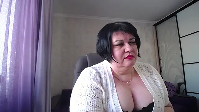 Snapshot of JuicyLady_Di chatting on 02/27/25, 02:10 JuicyLady Di online show from 02/27/25, 02:10