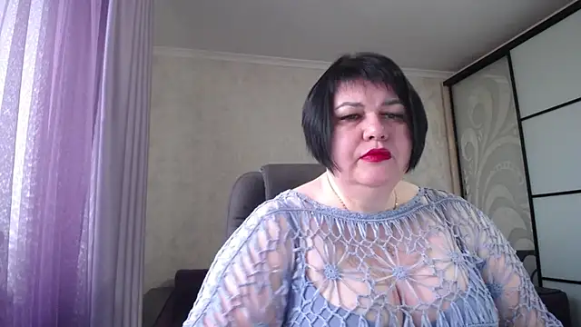 Snapshot of JuicyLady_Di chatting on 03/04/25, 05:42 JuicyLady Di online show from 03/04/25, 05:42