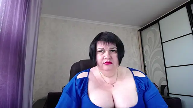 Snapshot of JuicyLady_Di chatting on 09/29/25, 05:01 JuicyLady Di online show from 09/29/25, 05:01